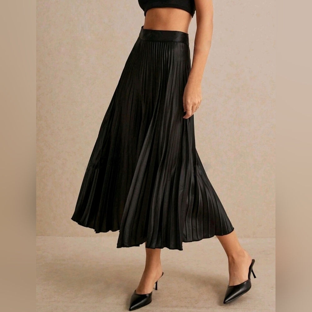 New Luxe Pleated Flowy Long Midi Skirt Black - Picture 5 of 9